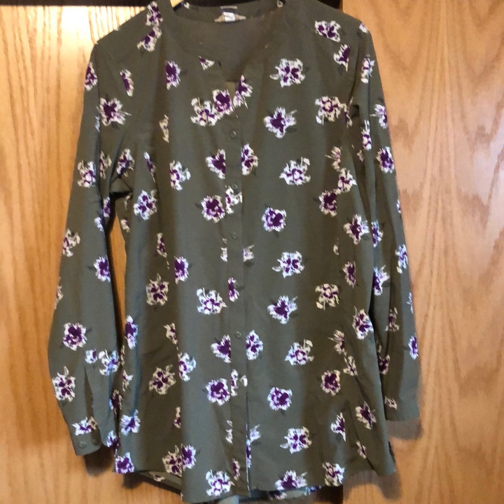 2/$25 Duluth Trading Co. Button down shirt